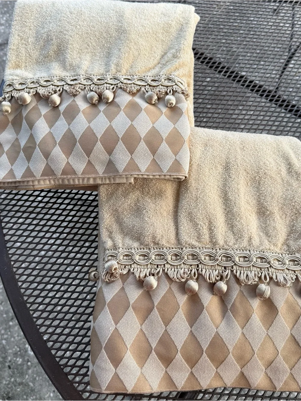 Avanti Tan Beige Gold Tassel Ball Trim Bath Towels 2-Piece Set Lot 100% Cotton